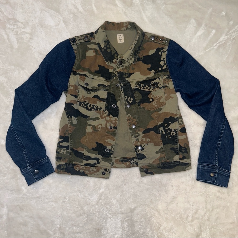 Volcom Green Camouflage Studded Jean Jacket Size Medium